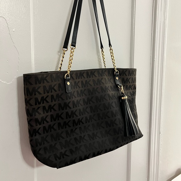 Michael Kors Jet Set Tassel Chain Tote - Picture 3 of 14